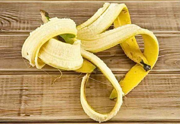 Корки бананов для цветов. Сушеная кожура банана. Сушеная банановая кожура. Банановая корка. Сушеная кожура бананов.
